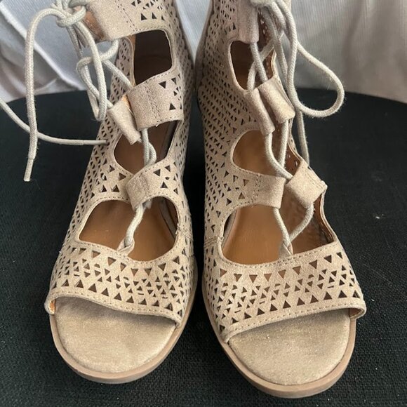 Universal Thread Tan Open Toe Tie Up Bootie Shoes Sandals Size 8.5 - Picture 3 of 9